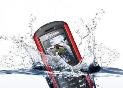 Как правильно высушить телефон, после падения в воду?